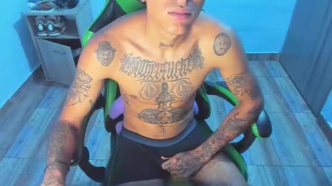 Snapshot of zafirocum chatting on December 15, 11:03 am BiG Zafiro online show from December 15, 11:03 am