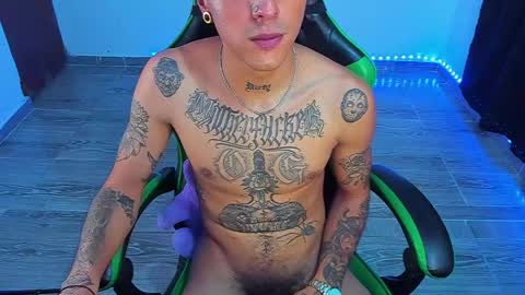 Snapshot of zafirocum chatting on May 16, 1:35 am BiG Zafiro online show from May 16, 1:35 am