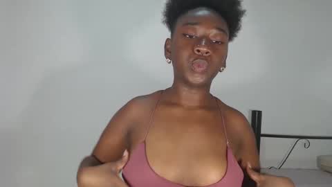 Snapshot of zahhysims chatting on February 6, 12:59 pm zahhy online show from February 6, 12:59 pm