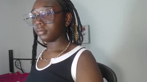 Snapshot of zahhysims chatting on February 25, 2:11 pm zahhy online show from February 25, 2:11 pm