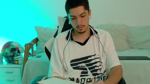 Snapshot of zahir_raw chatting on April 18, 9:26 pm Zahir Raw online show from April 18, 9:26 pm