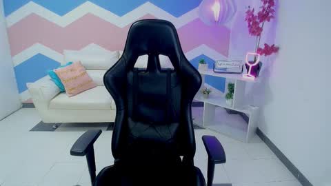 Zahira  online show from February 25, 5:33 pm