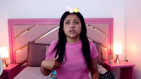 Snapshot of zaira_angel chatting on February 18, 7:19 pm Zaira Angel online show from February 18, 7:19 pm