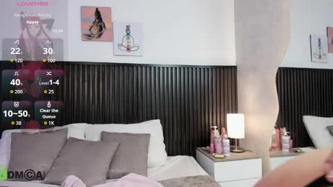 zaira online show from April 4, 12:02 pm