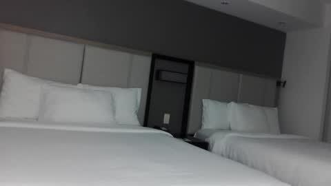 Snapshot of zamoraedii1994 chatting on December 24, 2:21 am Edii online show from December 24, 2:21 am