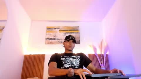 Snapshot of zander_2120 chatting on June 23, 1:53 pm Zander online show from June 23, 1:53 pm