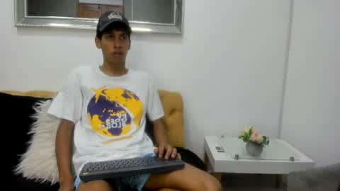 Snapshot of zane_belville chatting on June 5, 11:27 am Zane Belville online show from June 5, 11:27 am