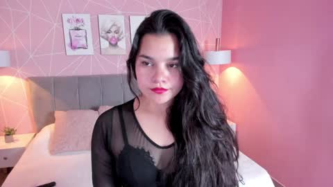 Snapshot of zara__sweet chatting on December 31, 3:42 pm Zara Sweet online show from December 31, 3:42 pm