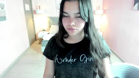 Snapshot of zara__sweet chatting on January 27, 1:09 pm Zara Sweet online show from January 27, 1:09 pm