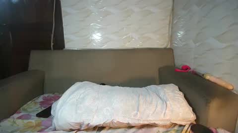 Snapshot of zara_dane chatting on October 12, 12:37 pm Zara Dane online show from October 12, 12:37 pm