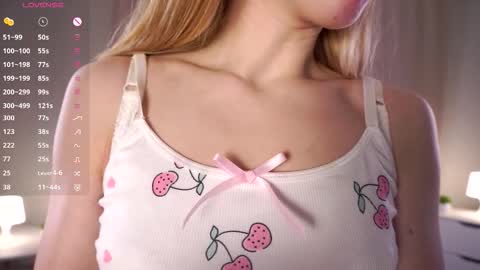 Snapshot of zara_shine chatting on November 8, 7:23 pm Criss online show from November 8, 7:23 pm