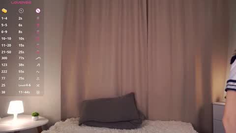 Snapshot of zara_shine chatting on November 9, 5:33 pm Criss online show from November 9, 5:33 pm