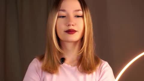 Snapshot of zara_shine chatting on November 12, 5:19 am Criss online show from November 12, 5:19 am