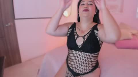 Snapshot of zarabloom_ chatting on April 24, 9:28 pm Zara Blonm online show from April 24, 9:28 pm