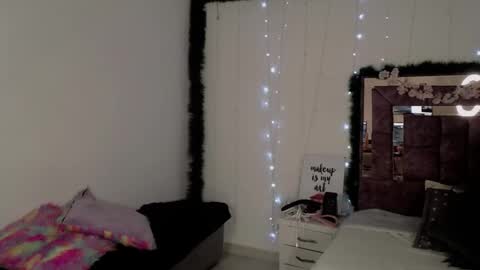Snapshot of zaracollinx chatting on December 13, 12:31 am Zara online show from December 13, 12:31 am