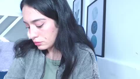 Snapshot of zaradames_ chatting on December 22, 5:34 am zaradames_ online show from December 22, 5:34 am