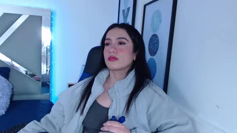 Snapshot of zaradames_ chatting on December 23, 4:12 am zaradames_ online show from December 23, 4:12 am