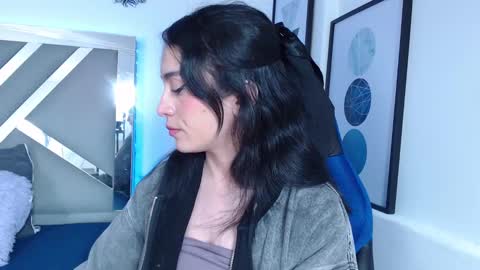 Snapshot of zaradames_ chatting on December 25, 5:16 am zaradames_ online show from December 25, 5:16 am