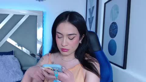 Snapshot of zaradames_ chatting on December 29, 5:42 am zaradames_ online show from December 29, 5:42 am