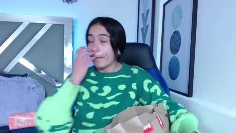 Snapshot of zaradames_ chatting on December 30, 12:43 am zaradames_ online show from December 30, 12:43 am