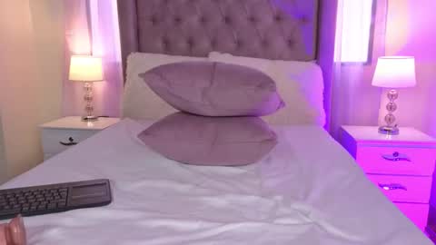 Snapshot of zaraquiinn chatting on October 17, 3:36 pm ZaraQuiinn online show from October 17, 3:36 pm