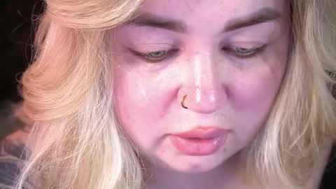 Lola online show from April 20, 8:43 pm