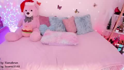 Snapshot of zaratorres_ chatting on January 6, 2:25 pm Zara online show from January 6, 2:25 pm