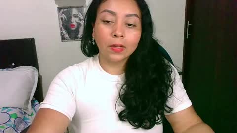 Snapshot of zaray_45bella chatting on April 27, 9:13 pm zaray online show from April 27, 9:13 pm