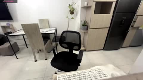 Snapshot of zarayclover__ chatting on February 13, 2:56 am ZARAY CLOVER online show from February 13, 2:56 am