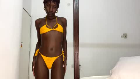 Snapshot of zaria_amara chatting on June 21, 6:54 pm zaria_amara online show from June 21, 6:54 pm