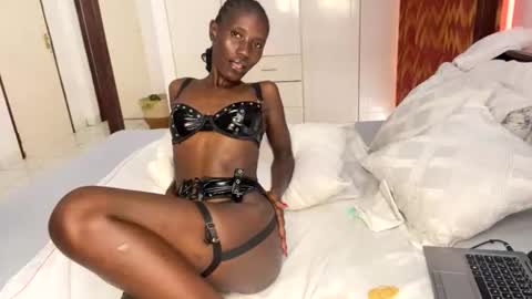Snapshot of zaria_amara chatting on July 21, 11:56 am zaria_amara online show from July 21, 11:56 am