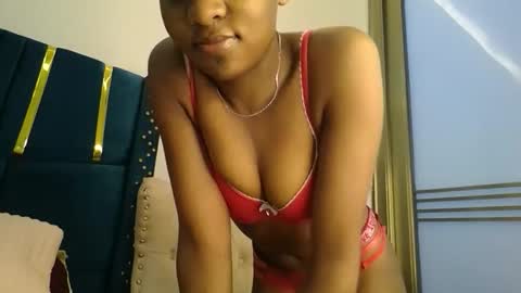 Snapshot of zariah011 chatting on April 22, 8:21 pm zariah online show from April 22, 8:21 pm