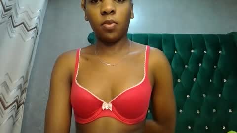 Snapshot of zariah011 chatting on April 26, 8:39 pm zariah online show from April 26, 8:39 pm