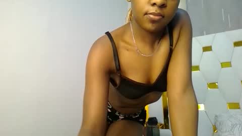 Snapshot of zariah011 chatting on May 2, 9:42 pm zariah online show from May 2, 9:42 pm