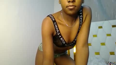 Snapshot of zariah011 chatting on May 4, 9:00 pm zariah online show from May 4, 9:00 pm