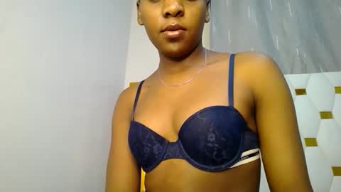 Snapshot of zariah011 chatting on May 6, 10:04 pm zariah online show from May 6, 10:04 pm