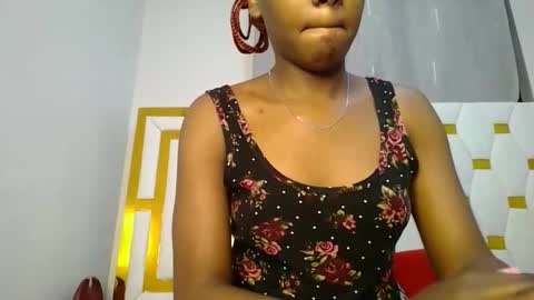 Snapshot of zariah011 chatting on May 11, 9:45 pm zariah online show from May 11, 9:45 pm
