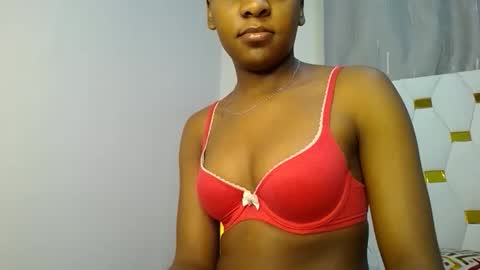 Snapshot of zariah011 chatting on May 14, 10:05 pm zariah online show from May 14, 10:05 pm