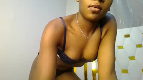 Snapshot of zariah011 chatting on May 20, 9:54 pm zariah online show from May 20, 9:54 pm