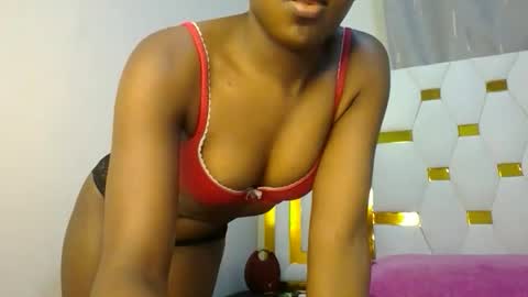 Snapshot of zariah011 chatting on May 30, 10:29 pm zariah online show from May 30, 10:29 pm