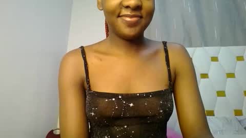 Snapshot of zariah011 chatting on June 1, 10:22 pm zariah online show from June 1, 10:22 pm