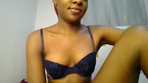 Snapshot of zariah011 chatting on June 2, 9:50 pm zariah online show from June 2, 9:50 pm