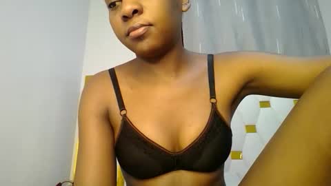 Snapshot of zariah011 chatting on June 3, 9:53 pm zariah online show from June 3, 9:53 pm