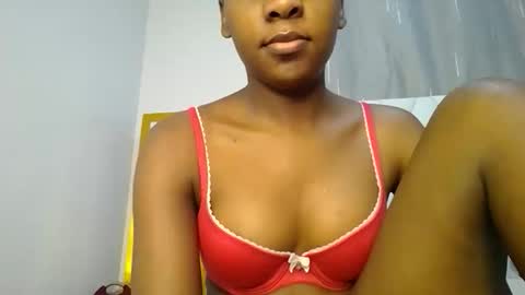 Snapshot of zariah011 chatting on June 4, 10:27 pm zariah online show from June 4, 10:27 pm