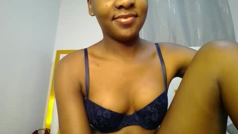 Snapshot of zariah011 chatting on June 6, 10:03 pm zariah online show from June 6, 10:03 pm