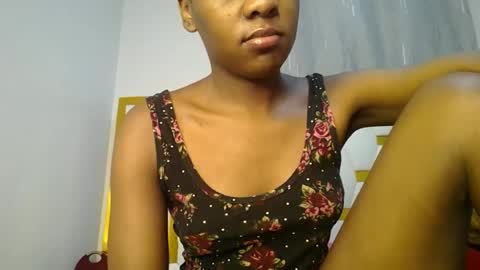 Snapshot of zariah011 chatting on June 12, 9:25 pm zariah online show from June 12, 9:25 pm