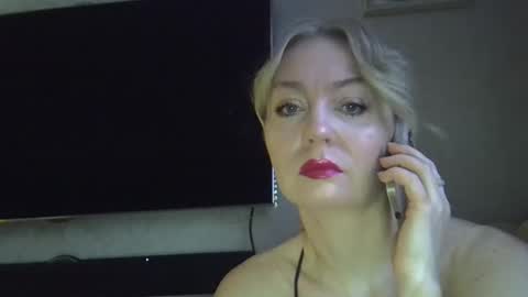 Snapshot of zarinaswift chatting on December 20, 4:31 am Zarina Swift online show from December 20, 4:31 am