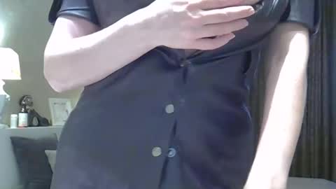 Snapshot of zarinaswift chatting on January 10, 4:33 am Zarina Swift online show from January 10, 4:33 am