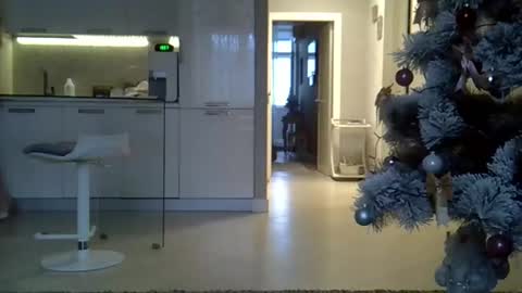 Snapshot of zarinaswift chatting on January 11, 9:57 am Zarina Swift online show from January 11, 9:57 am