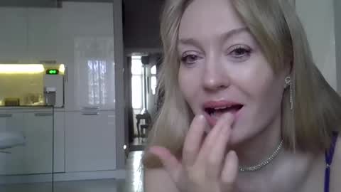 Snapshot of zarinaswift chatting on January 22, 4:44 am Zarina Swift online show from January 22, 4:44 am